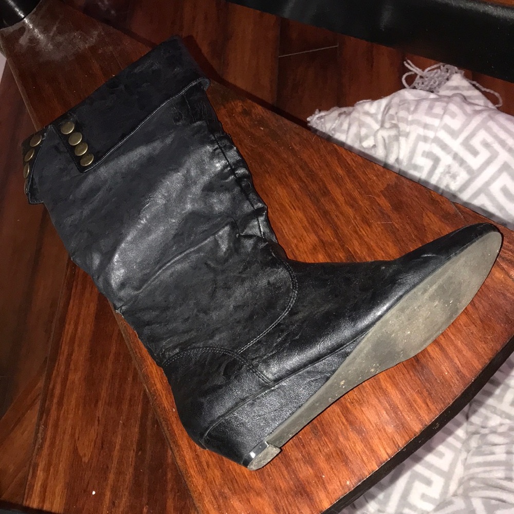 Boots - Picture 3 of 4